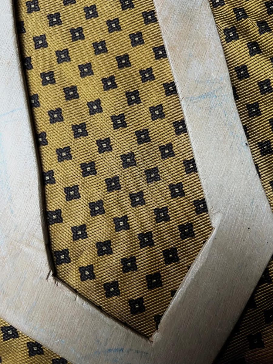 UNIQUE TIE #1814