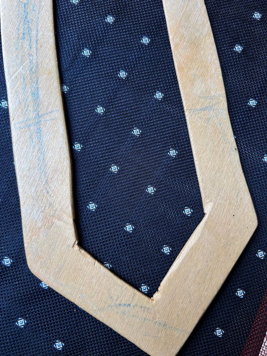UNIQUE TIE #1842