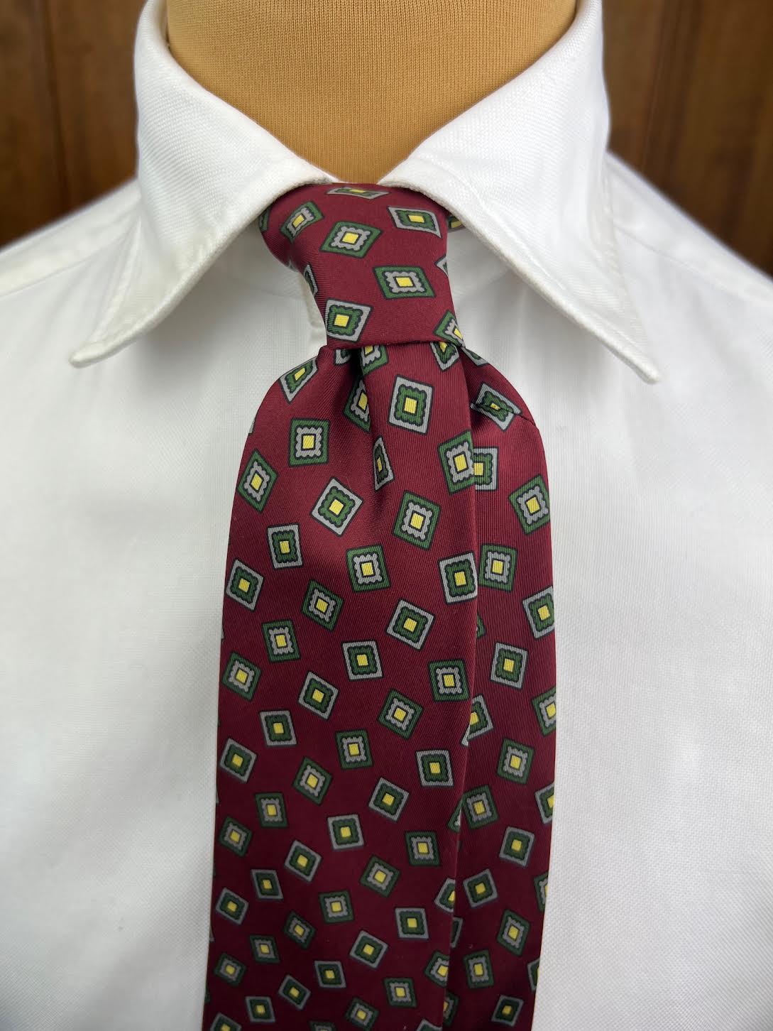 UNIQUE TIE #2482